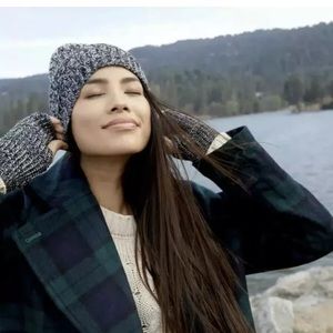 NWT Rebecca Minkoff Marled Chunky Knit Hat & Arm Warmer Set Black & White